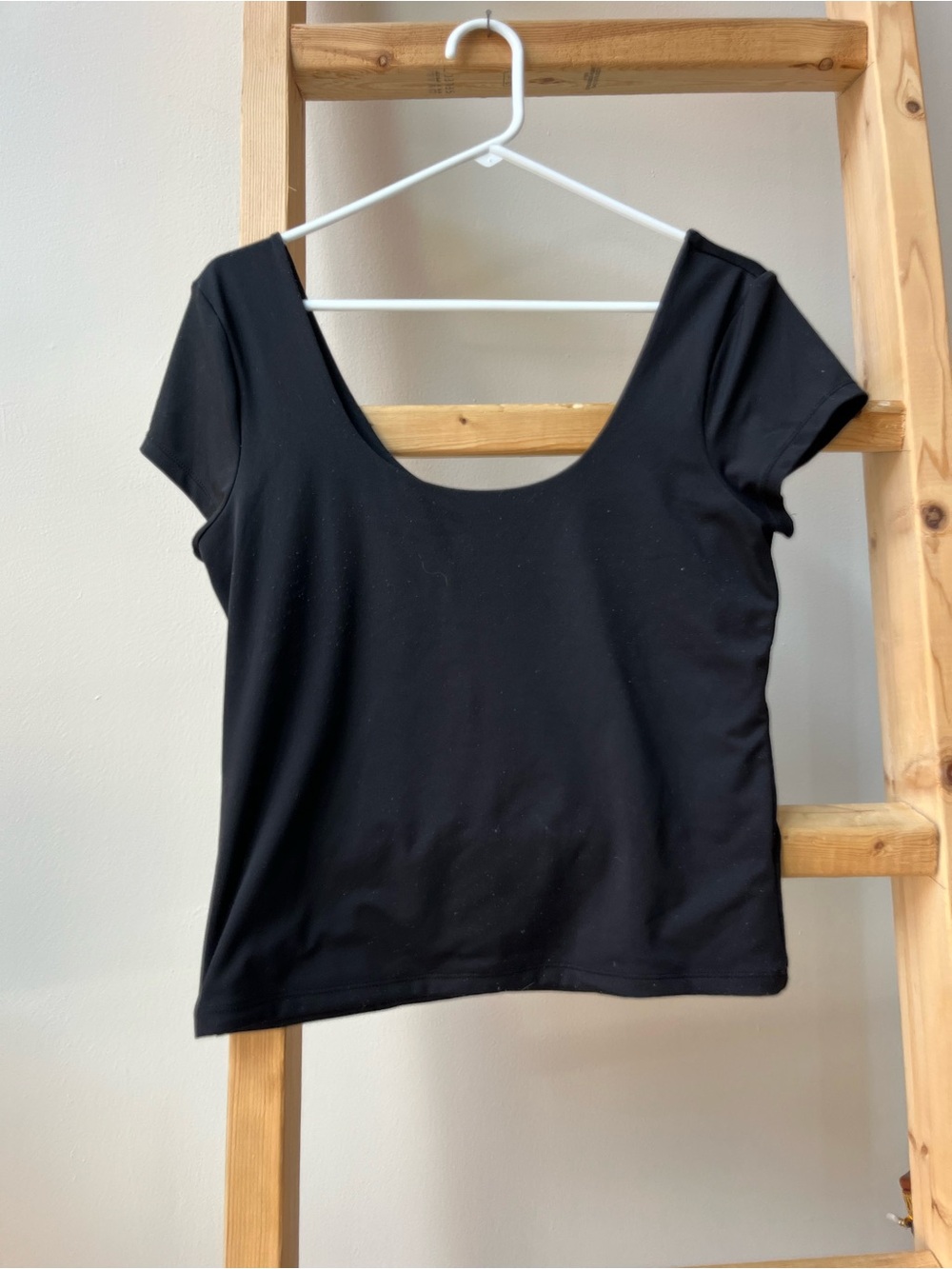 Old Navy Black Scoop Neck Short Sleeve Tee